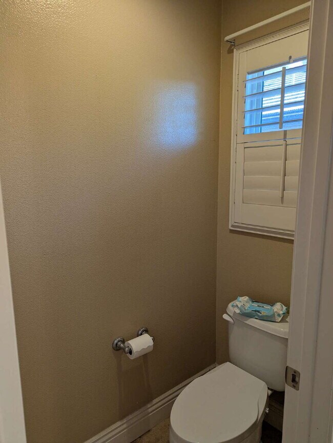 Building Photo - 122 Crabapple Dr