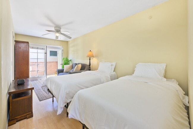 Building Photo - 1727 W Balboa Blvd