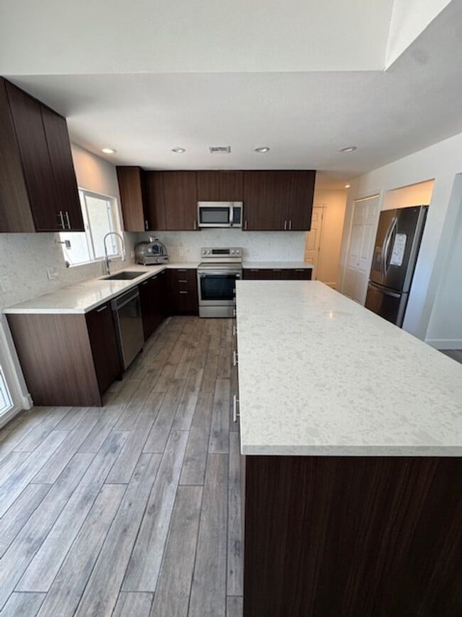 Building Photo - Welcome to your Palm Springs Retreat!