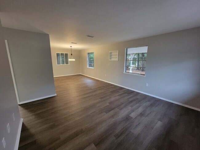 Building Photo - 2610 Demaret Dr