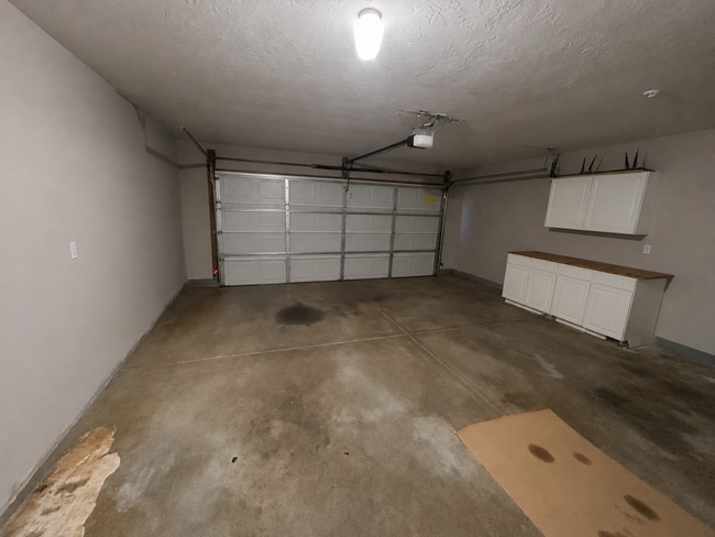 Building Photo - 318 Castle Ridge Dr