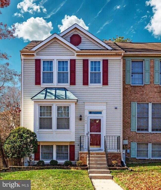 Building Photo - 2108 Commodore Ct