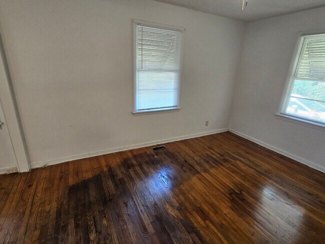 Building Photo - Decker Boulevard-International Corridor