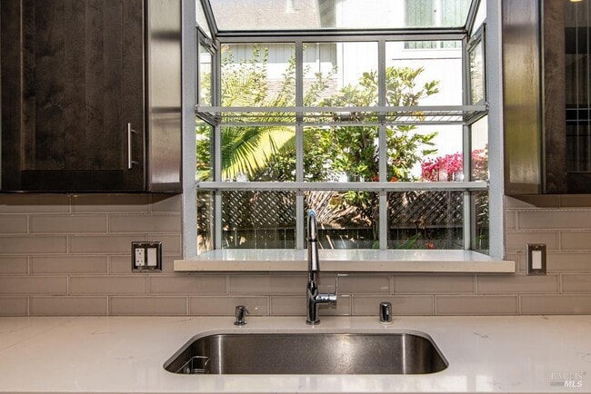 Building Photo - 23 Baypoint Dr