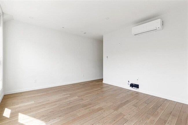 Building Photo - 71 Richmond St