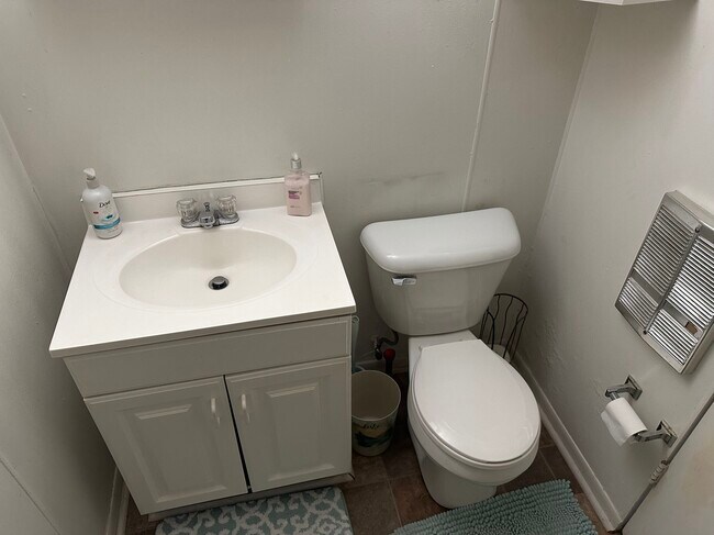 Building Photo - 128 Scotts Dr