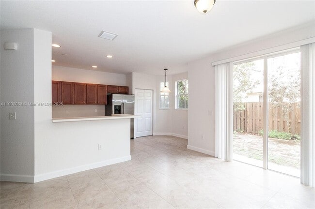 Building Photo - 1027 NE 207th St