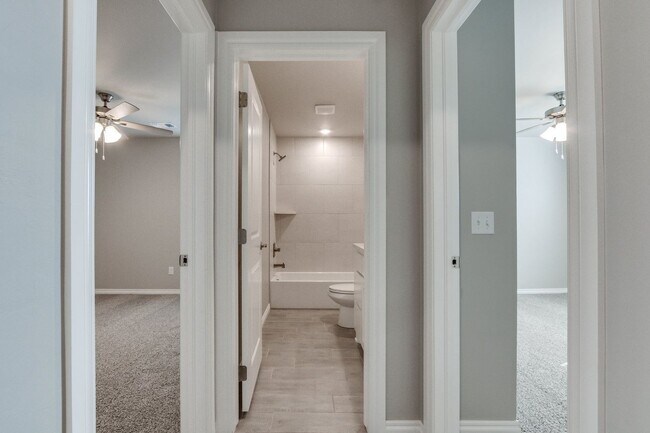 Building Photo - Modern New Construction in gated Delmar La...