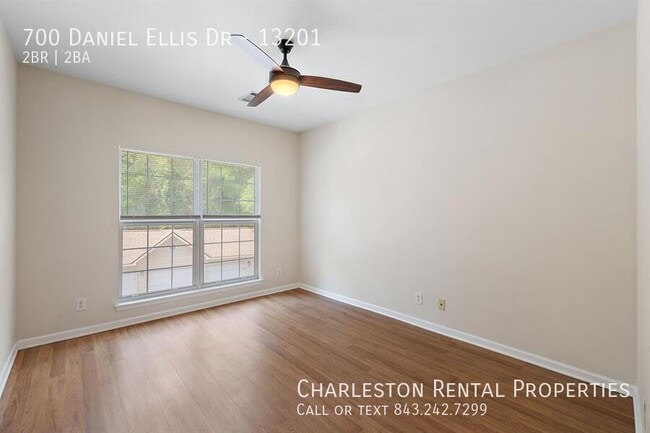 Building Photo - 700 Daniel Ellis Dr