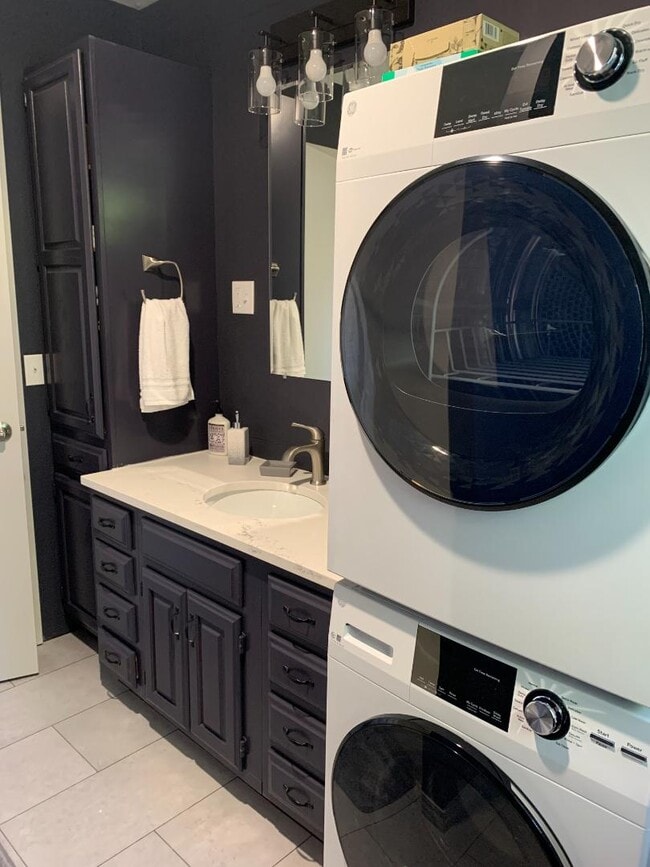 Building Photo - 2709 Highland Dr