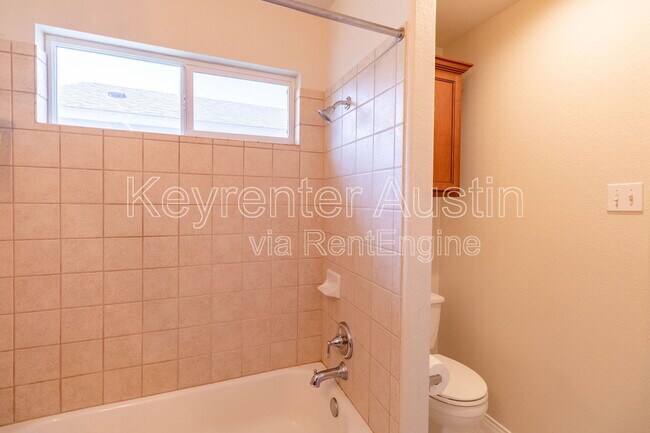 Building Photo - 1704 Sand Hills Dr