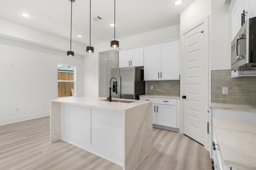 Building Photo - 4937 Southwind St