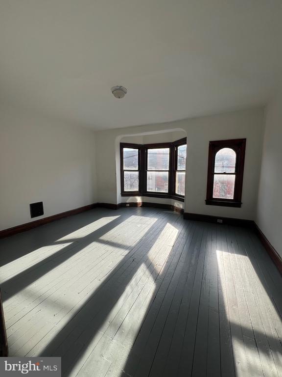 Primary Photo - 347 E King St