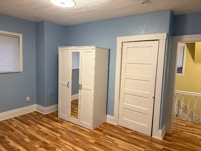 Building Photo - 123 Clearview Ave