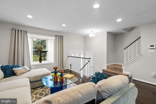 Building Photo - 18005 Sunset Lake Ct