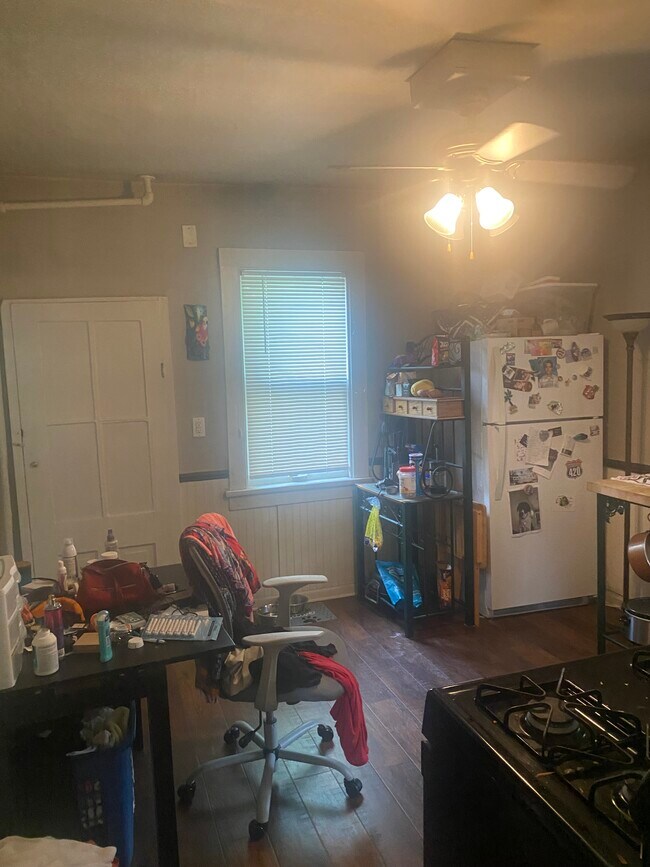 Kitchen - 1547 N Astor St