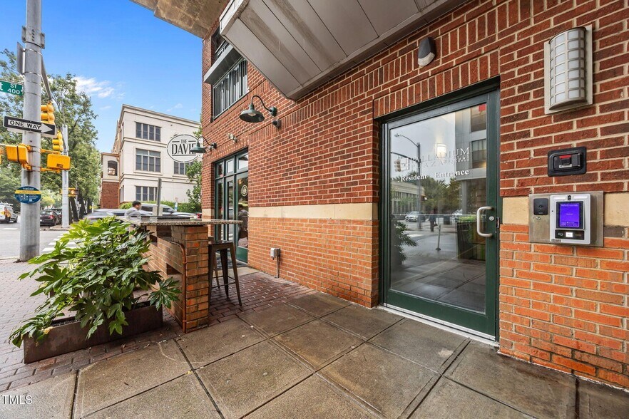 Building Photo - 444 S Blount St