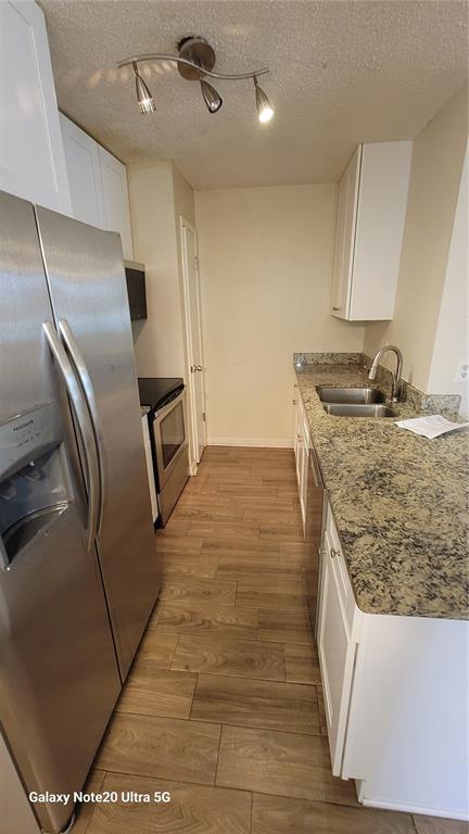 Building Photo - 640 Golden Raintree Pl