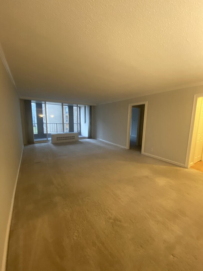 Building Photo - 77 Pond Ave