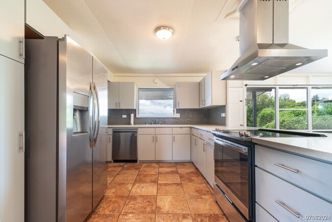 Building Photo - Rarely Available 3BA/2BA/2 Pkg SF in Aiea ...