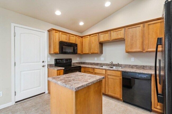 Building Photo - 2255 Sopris Cir