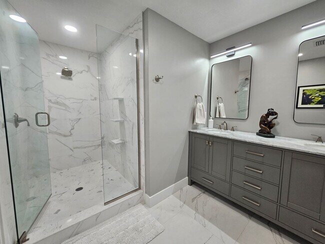 Building Photo - Annual Rental or 6+ month option - FURNISHED HEATED POOL HOME. Gorgeous 3 Bedroom, 3 Bath, 2 Car ...