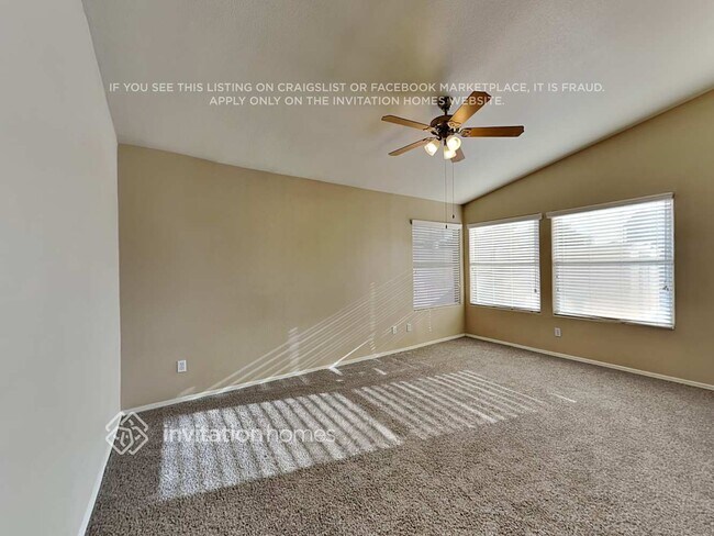 Building Photo - 1032 N Hudson Pl