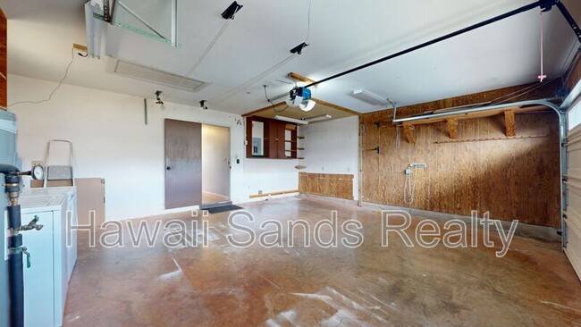 Building Photo - 94-422 Kuahui St.
