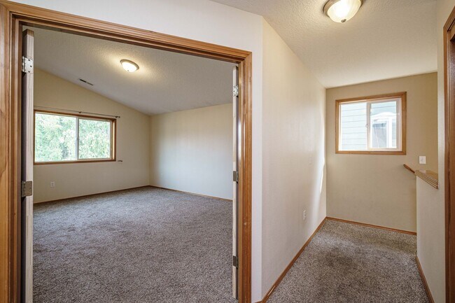 Building Photo - 3 bedroom 2.5 Bath - On Dead End Street - Low Maintenance Fenced Yard - Community Center with Swi...