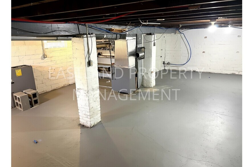 Building Photo - 1964 Burr St