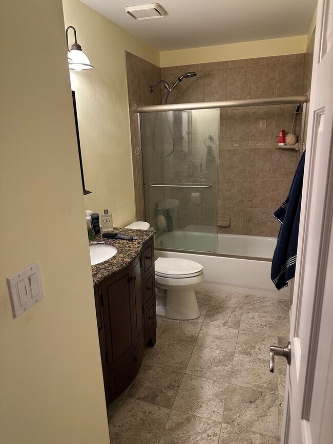 Building Photo - 716 Greenmeadow Ct