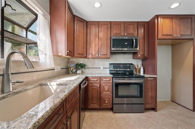 Building Photo - 20807 Boggy Ford Rd