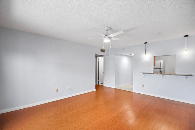 Building Photo - 950 S Kanner Hwy