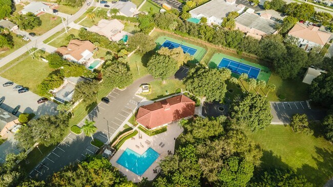 Building Photo - 2900 Olivewood Terrace