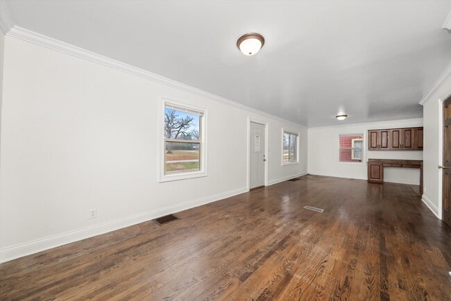 Building Photo - Updated 5-Bedroom, 2-Bath Home Across from the Park