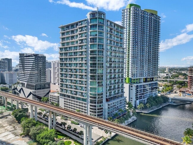 Building Photo - 690 SW 1st Ct