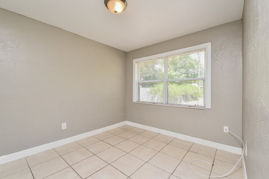 Building Photo - 1507 Bert Dr