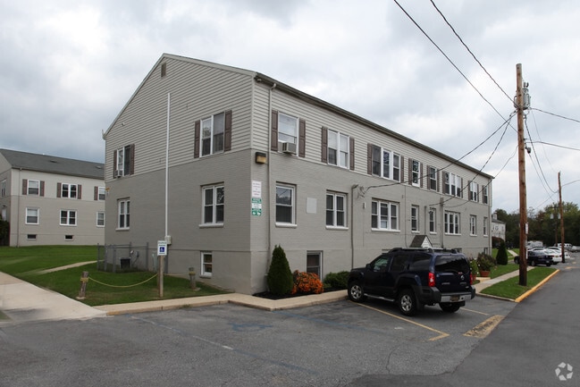 Building Photo - Ivy Hall Apartments