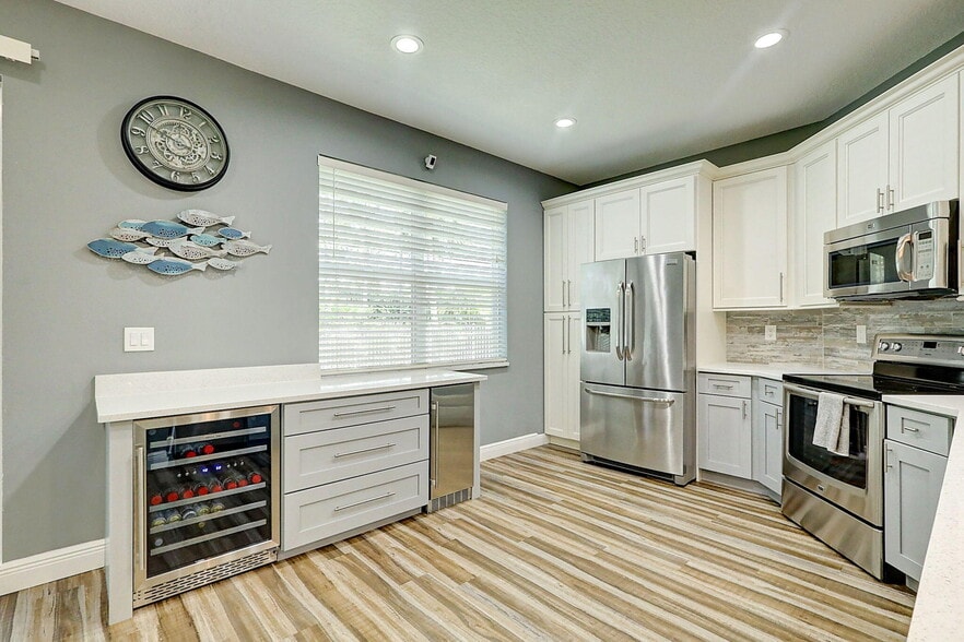 Building Photo - 10015 SW Stonegate Dr