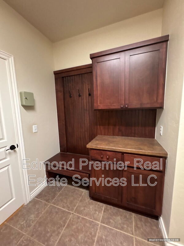 Building Photo - 3024 FireWheel Rd