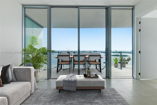 Building Photo - 700 NE 26th Terrace