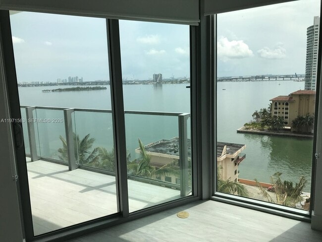 Building Photo - 2900 NE 7th Ave