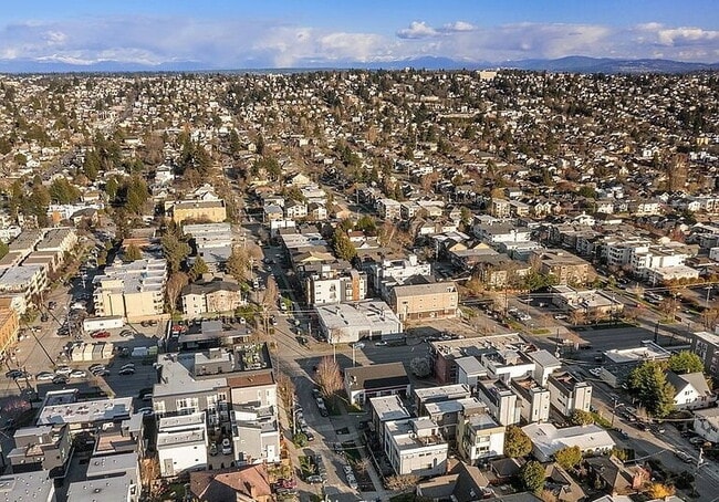 Building Photo - "Charming 3-Bedroom Gem in Seattle's Vibrant Heart - 1733 Sq. Ft. of Modern Comfort!"