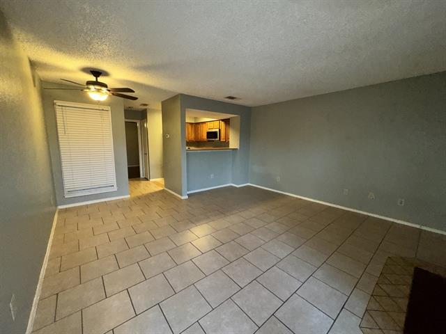 Building Photo - 2307 Balsam Dr