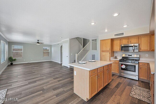 Building Photo - 15841 W Moreland St