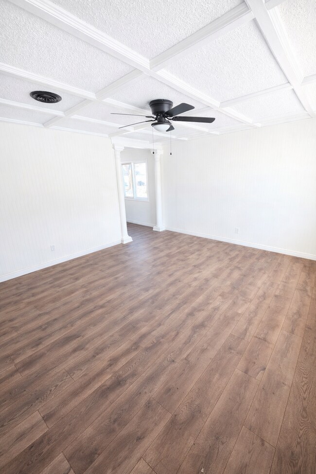 Building Photo - Nicely Updated 3 BD/1BA