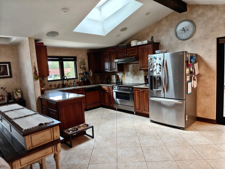 Kitchen - 1116 Via Nogales