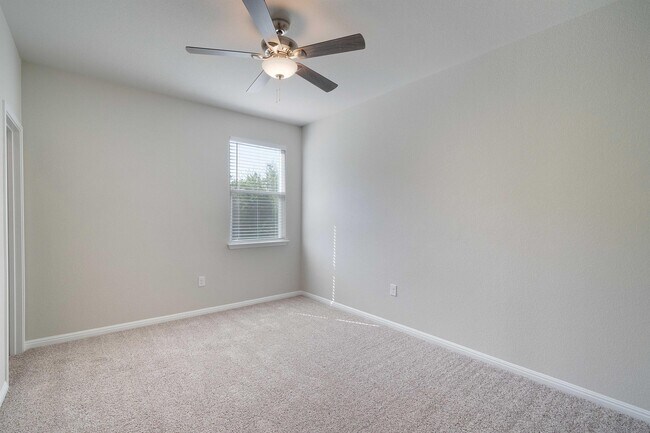 Building Photo - 1300 Anhalt Dr
