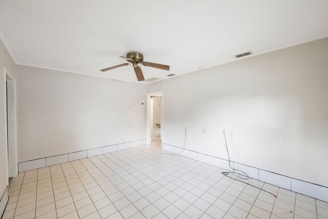Building Photo - Cute 1 bedroom home with 2 patios and shed***MOVE IN JUNE 20TH****