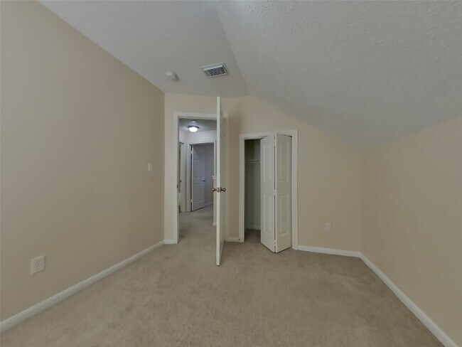 Building Photo - 3259 Jorns St